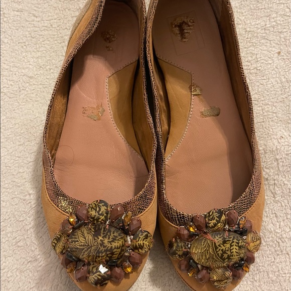 Women Bacio 61 Tan Flats Shoes Size 7.5M - Picture 1 of 3